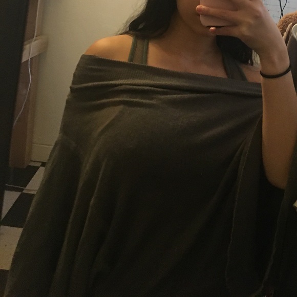 Grey poncho shirt. - Picture 3 of 5